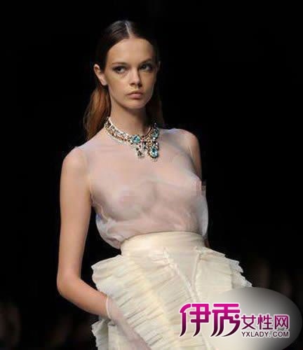 t台一向奉行不穿内衣走秀