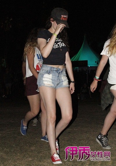 玛罗伯茨领衔欧美明星街拍教你清凉<em>春夏短裤</em>搭