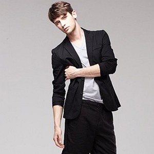 男女士<em>黑色</em>小<em>西装</em>搭配及<em>黑色西装配什么</em>裤子推
