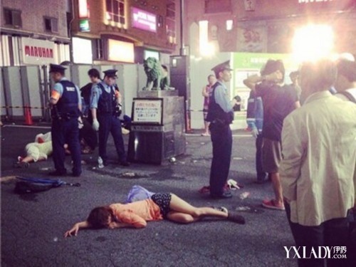 【图】<em>东京</em>新宿<em>女生</em>集体昏倒春光一片 短裙短