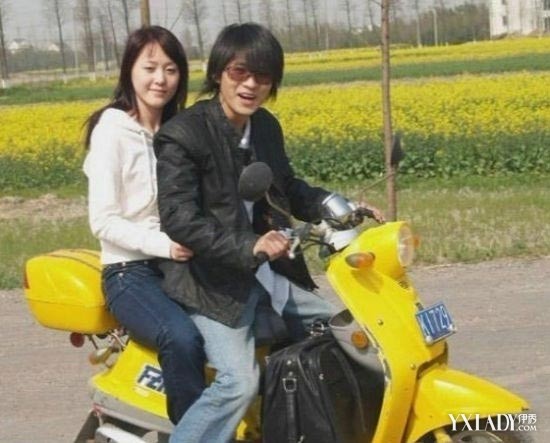 【图】 韩寒与妻子金丽华逛街  人妻夏季连衣裙