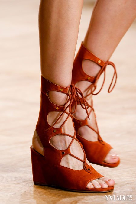 【组图】什么是罗马鞋?Chloé 2015春夏新款