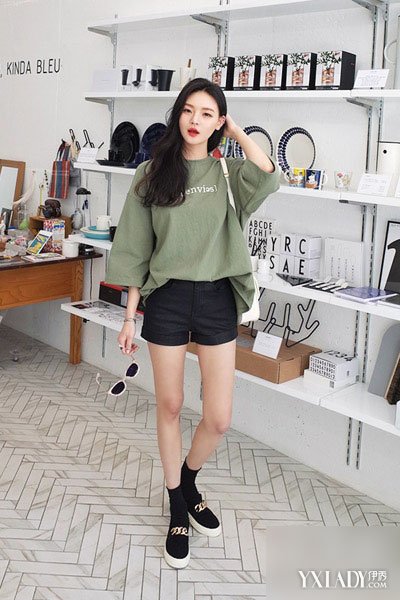 【搭配】黑色短裤百搭懒人最爱 夏季时髦造型