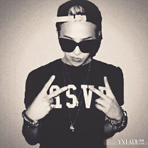 【图】圆领短袖t恤男 图案永远是前置_圆领短