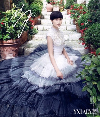 【图】李宇春裙子图片展示 穿上裙子变成了小