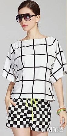 【图】<em>黑白</em>方格<em>短裤搭配</em>什么颜色背心 经典搭