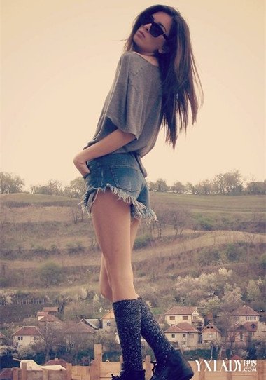 【图】齐b<em>小短裤搭配</em> 时尚性感小短裤让你<em>穿</em>出