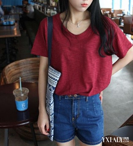 【图】牛仔<em>超短裤翘臀美女图片</em> 个性超短裤凸