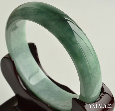 【图】玉手镯戴哪只手比较好? 正确戴法让你健