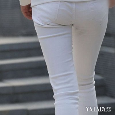 【图】街拍白色紧身裤图片展示 紧身裤的7大搭配及选购推荐