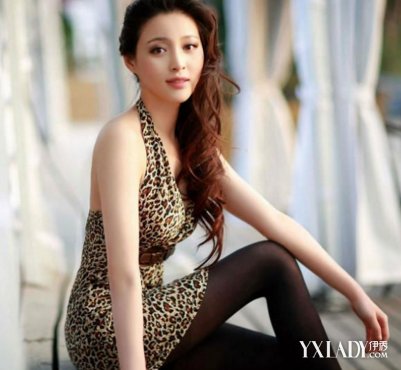 张萌离婚律师泳装视频