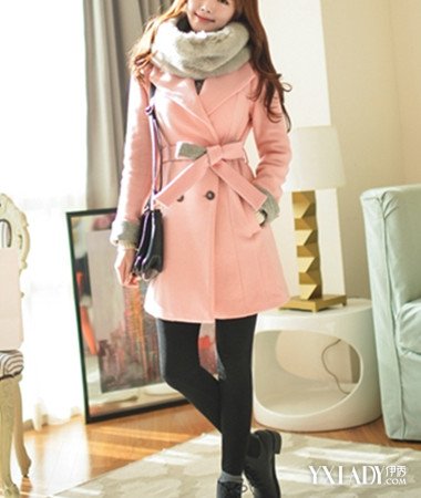 【图】浅粉色大衣搭配围巾图片欣赏 12款时尚的搭配小