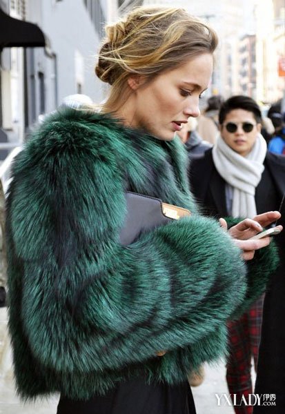 【图】毛绒绒女式皮草上衣裹住温度 散发迷人
