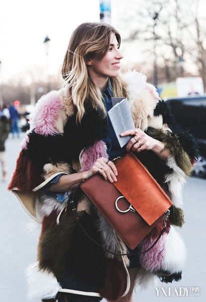 【图】毛绒绒女式皮草上衣裹住温度 散发迷人