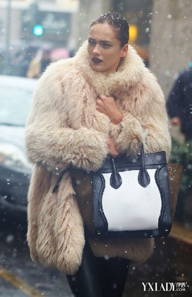 【图】毛绒绒女式皮草上衣裹住温度 散发迷人