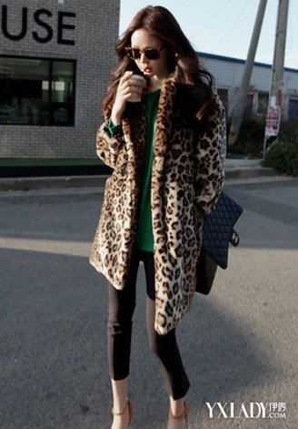 【图】美女穿紧身裤<em>超短裤</em>秀出女王气质 <em>冬季</em>