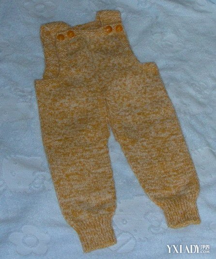 【图】宝宝毛线背带裤款式展示 揭秘小孩穿背带裤的好处