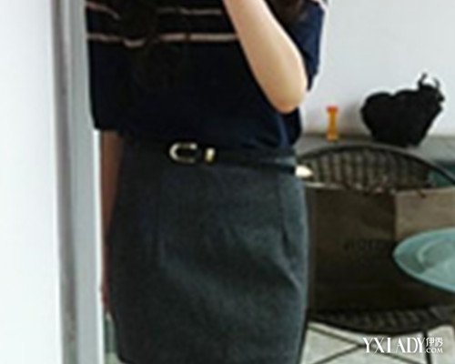 详解玄色灯笼裙若何搭配上衣教你正确穿搭灯笼裙