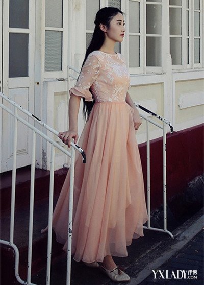【图】粉色连衣裙如何搭配 穿出你的浪漫色彩