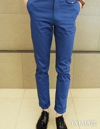 【图】男生深蓝色裤子搭配鞋子示范 彰显时尚个性魅力