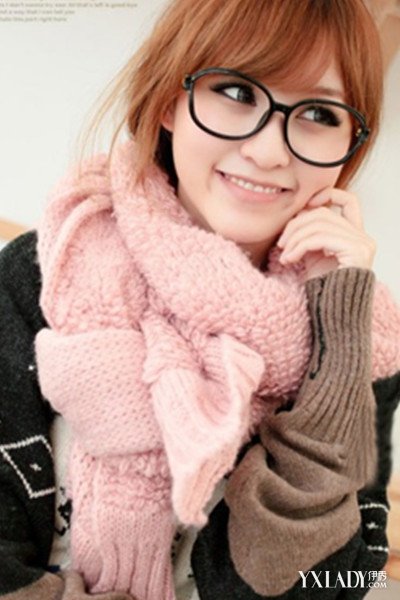【图】粉色围巾配什么衣服 让人感觉年轻和文