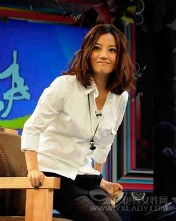 很潮哦!<em>赵薇</em>14款小脸<em>发型</em>盘点_明星<em>发型</em>_美容