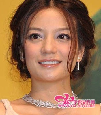 <em>赵薇</em>最<em>新发型</em>+胖妈妈也能有小脸