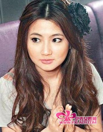 中分大波浪卷配黑色