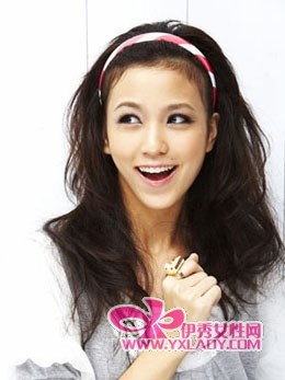 【图】<em>发型</em>搭配技巧:<em>发型</em>如何搭配<em>发箍</em>更时尚