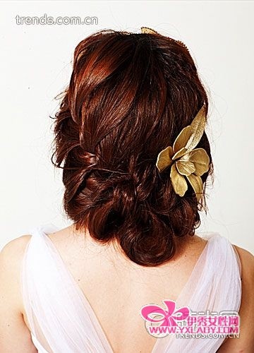 <em>韩式</em>盘发 演绎<em>新娘</em>古典气质(组图)_流行<em>发型</em>_美