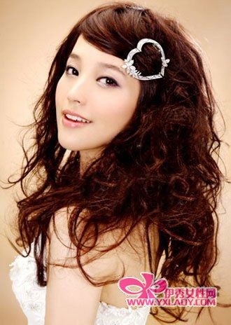 偷师金莎俏皮发型 让你的气质华丽升级(组图)_流