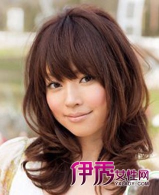 中发烫发发型图片+冬季持久美丽