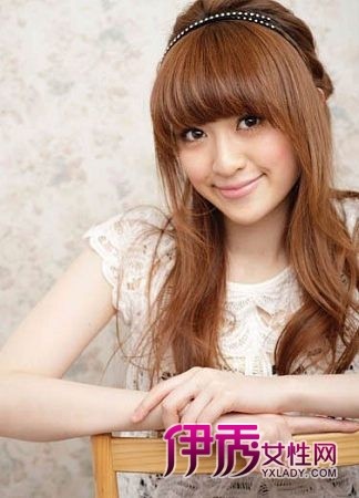 DIY两款简约甜美<em>公主发型</em>_DIY<em>发型</em>_美容-伊秀