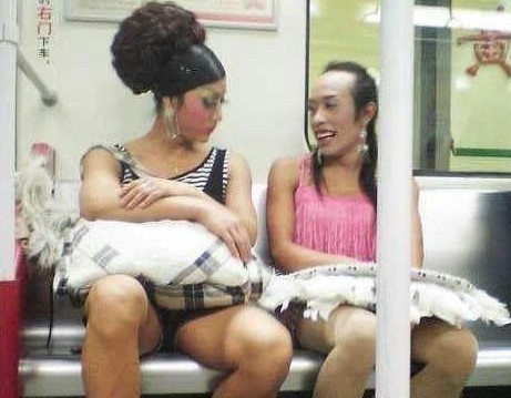 销魂!地铁<em>长发</em>制服<em>女</em>当众脱内裤(17)_<em>流行发型</em>