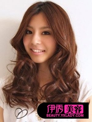 赋予<em>长发发型</em>活力与动感的卷卷瞬间提升了妩媚