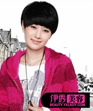 看蕾哈娜<em>短发朋克发型</em>