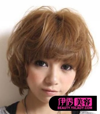 看蕾哈娜短发<em>朋克发型</em> 迷人<em>朋克风格</em>(7)_流行发