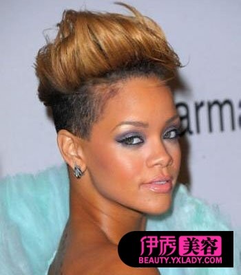 看蕾哈娜短发<em>朋克发型</em> 迷人<em>朋克风格</em>(13)_流行