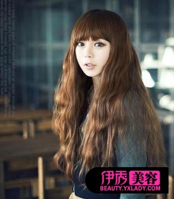 <em>中长微卷发</em> 女生俏丽烫发<em>发型</em>(3)_流行<em>发型</em>_美