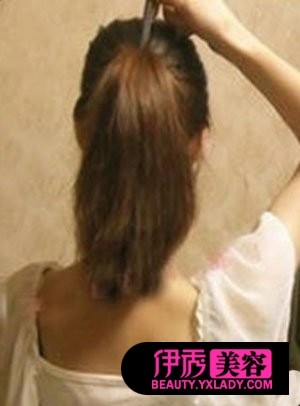 韩国<em>发型</em>扎法视频 圣诞浪漫编发(2)_DIY<em>发型</em>_