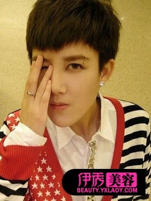 <em>非主流学生发型</em>扎法 玩转个性发型(4)_流行发型