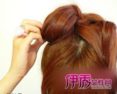 <em>美丽俏佳人发型设计</em> 小P老师教你蝴蝶结发型(