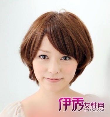 中<em>短发发型扎法图解</em>示范简单干练_DIY发型_美