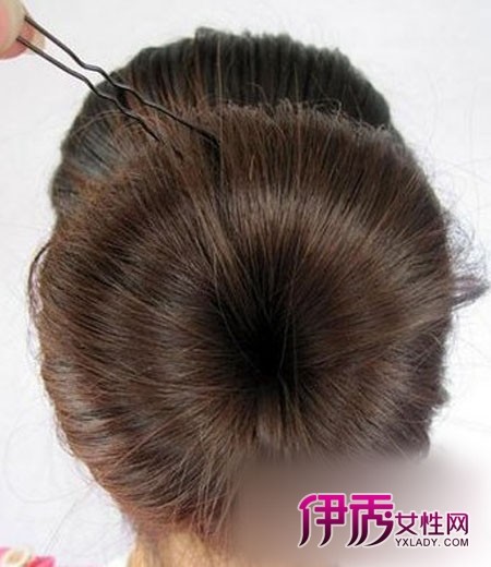<em>包包头</em>的<em>扎法图解</em> 韩式可爱<em>包包头</em>(5)_DIY<em>发型</em>