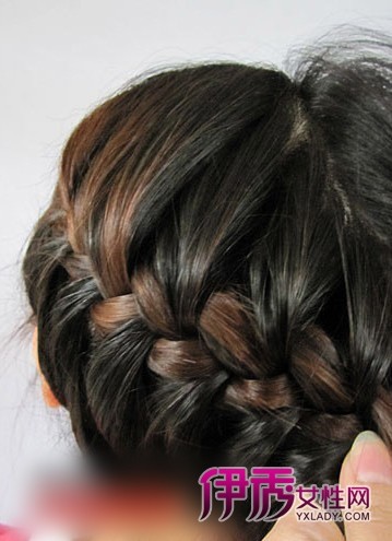 五分轻易学会<em>韩式</em>蝎子辫盘发教程(3)_DIY<em>发型</em>