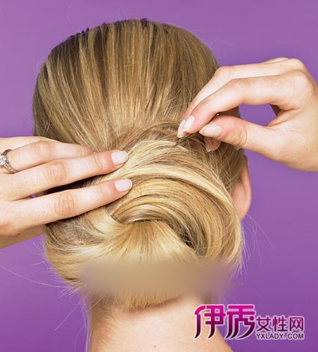 新娘发型教程 教你打造水钻<em>发髻</em>新娘发型(5)_D