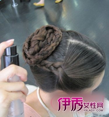 直发<em>发型</em>扎法<em>步骤</em>+韩式<em>编发</em>盘发尽展优雅
