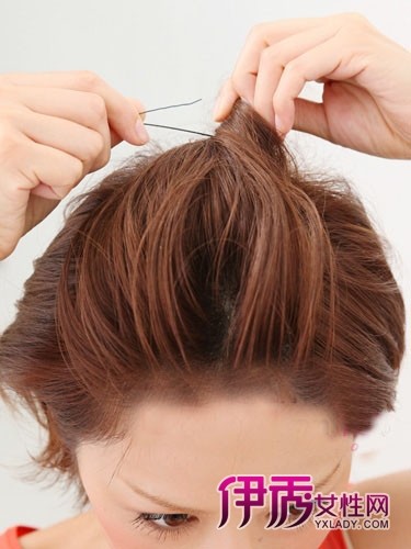 韩式<em>短发型扎法</em>图解 三分<em>简单</em>扎出时尚feel(2)_