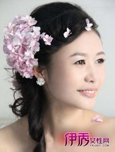 2012年<em>鲜花</em>配韩国<em>新娘发型</em>最显浪漫(3)_流行发