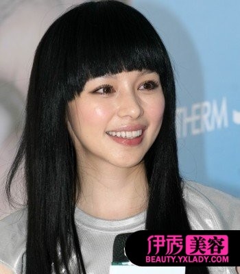 蓬松长发<em>麻花辫</em> 缔造甜美小女生_<em>流行发型</em>_美